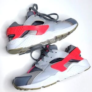 Kid's Nike Huarache Sneakers